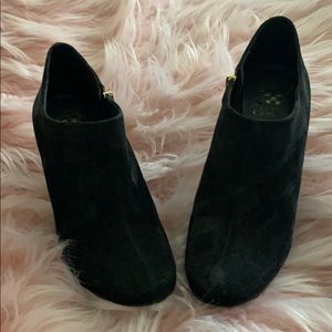 Black and leopard print wedges.